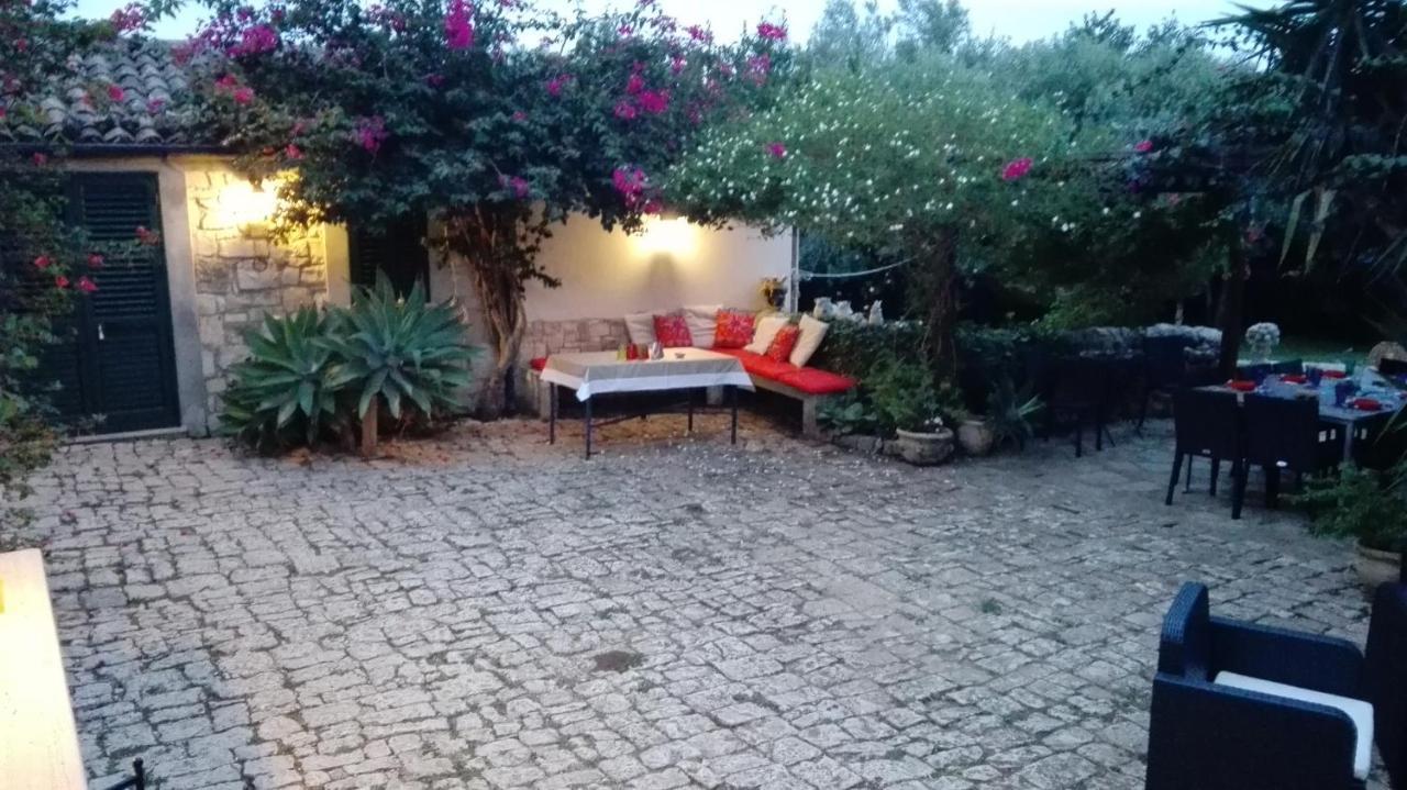 Oasi Di Campagna Hotel โมดิกา ภายนอก รูปภาพ
